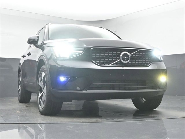 New 2026 Volvo XC40 B4 Plus w/ Protection Package Premier image 37