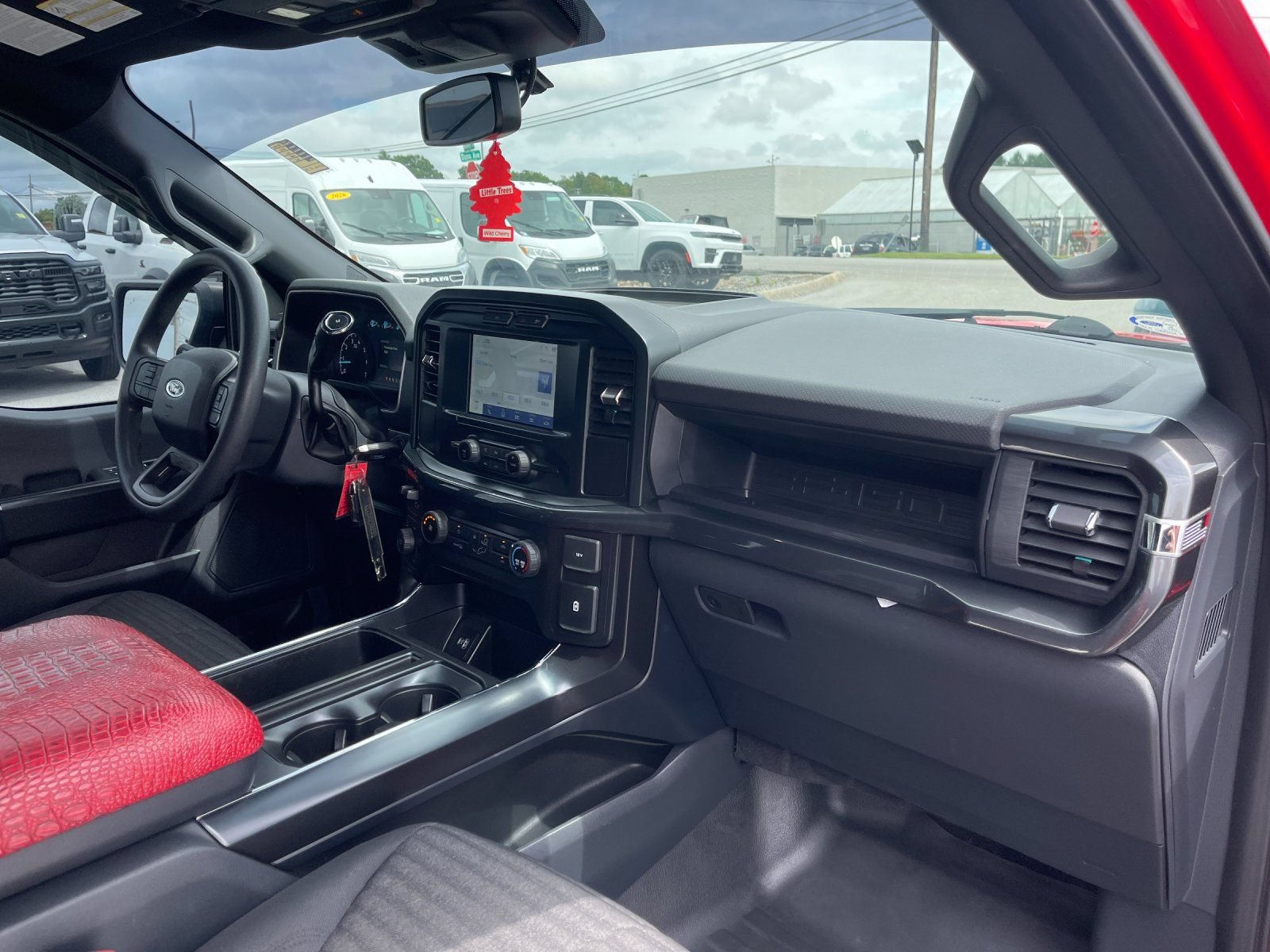 Used 2022 Ford F150 XL w/ STX Appearance Package AWD/4WD image 17
