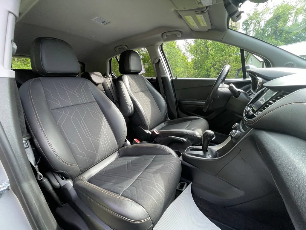 Certified 2022 Chevrolet Trax LT w/ LT Convenience Package AWD/4WD image 11