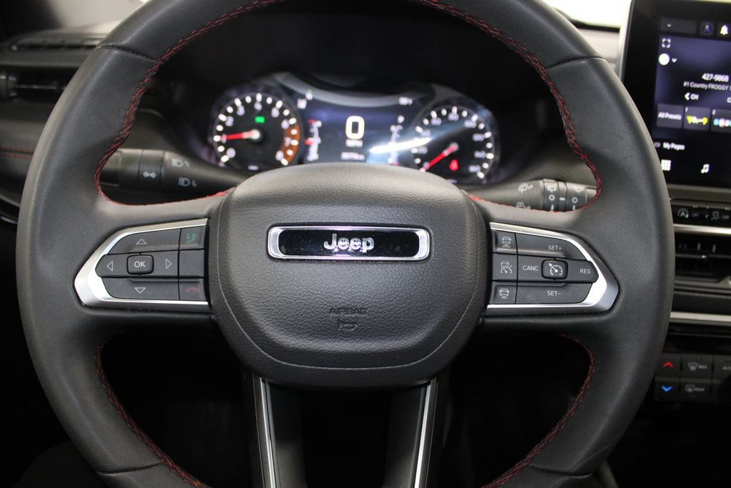 Used 2025 Jeep Compass Trailhawk AWD/4WD image 32