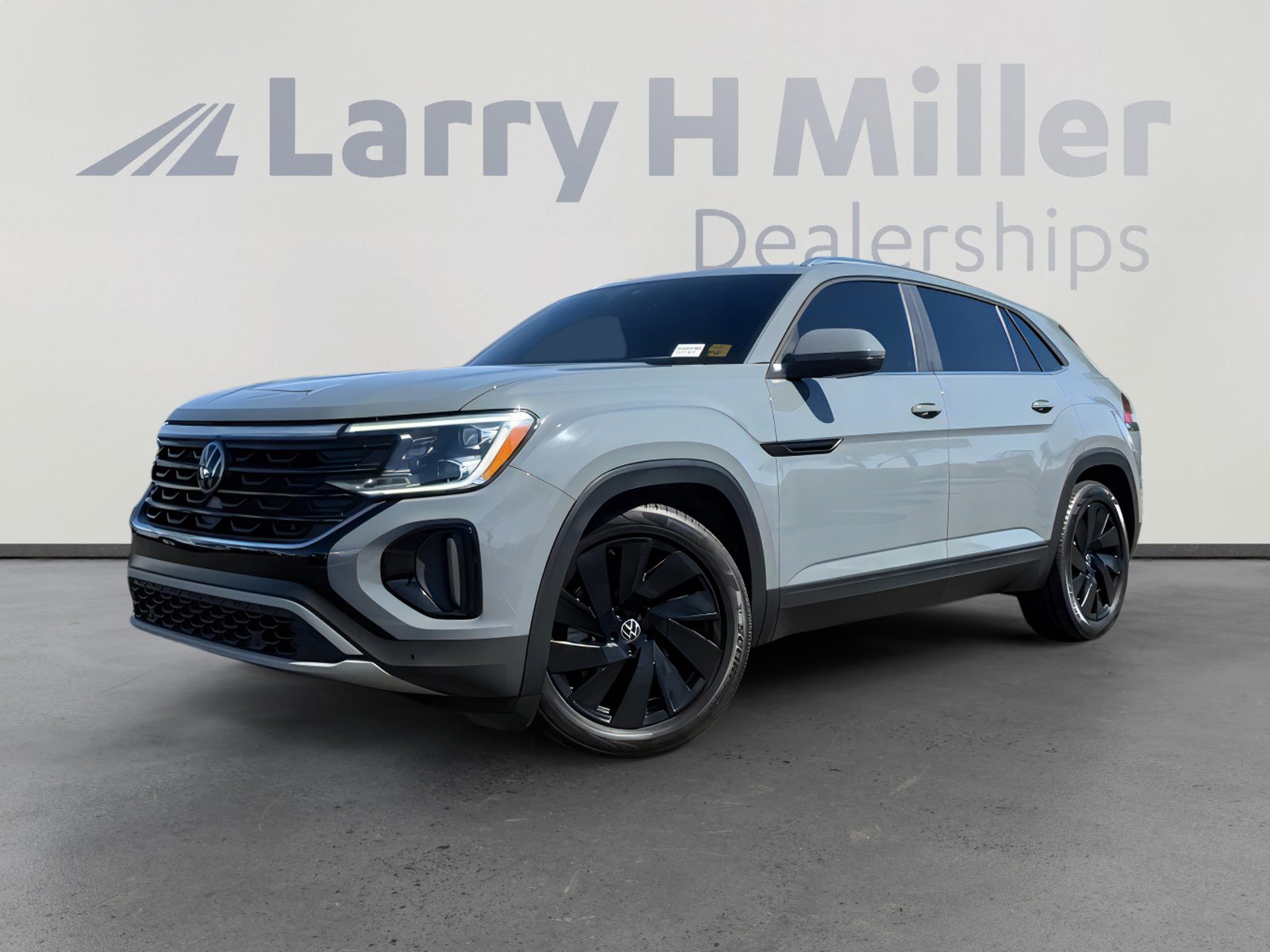 Used 2024 Volkswagen Atlas Cross Sport SE image 2