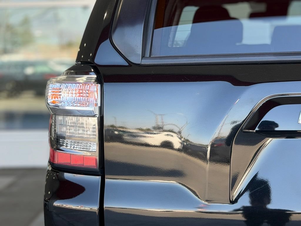 Used 2021 Toyota 4Runner SR5 AWD/4WD image 11