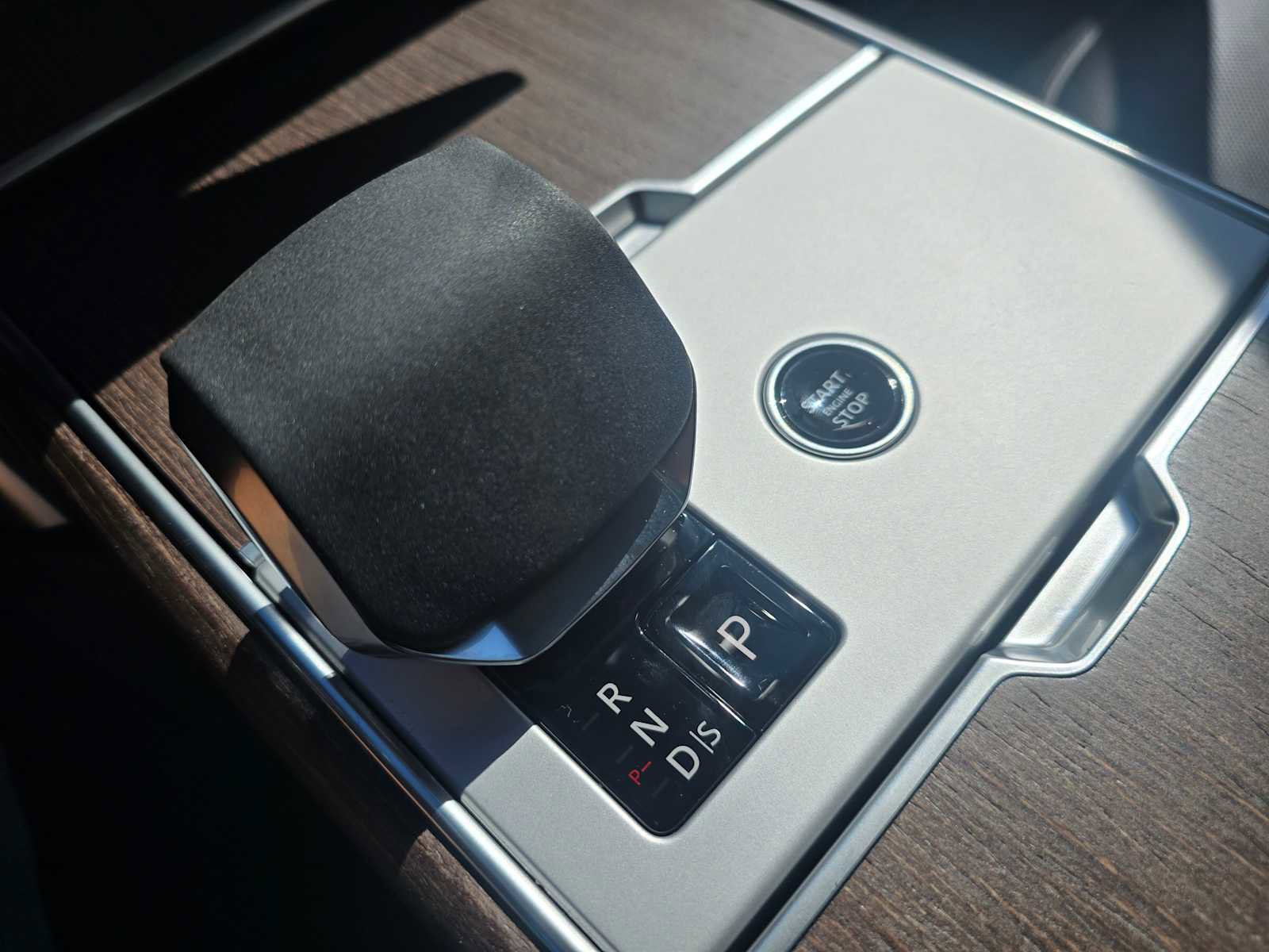 New 2025 Land Rover Range Rover SE image 30