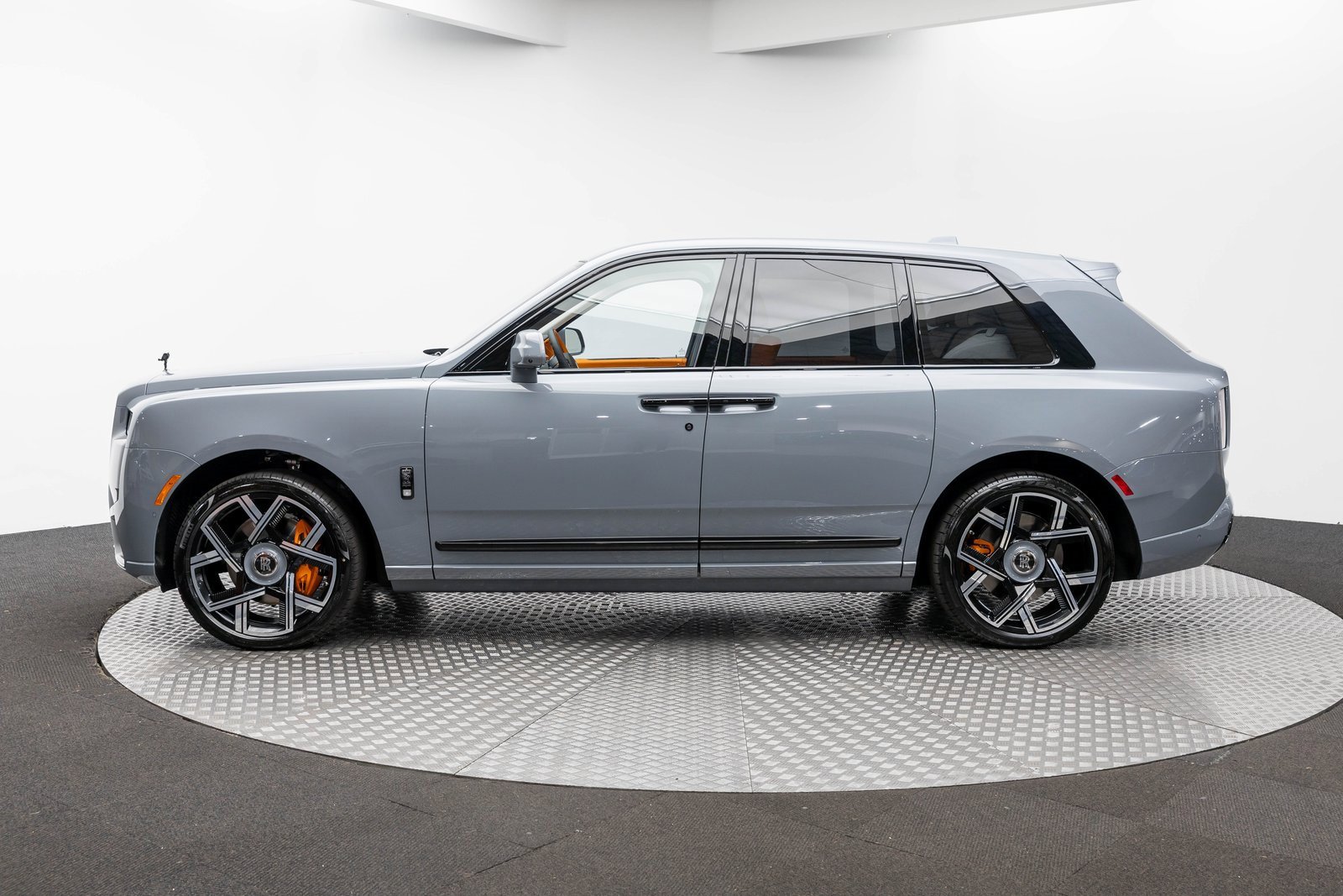 New 2026 Rolls-Royce Cullinan Black Badge image 3