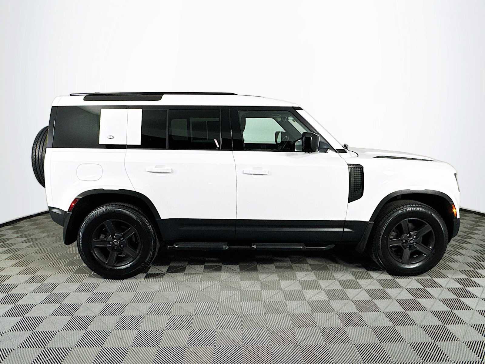 Certified 2022 Land Rover Defender 110 image 4