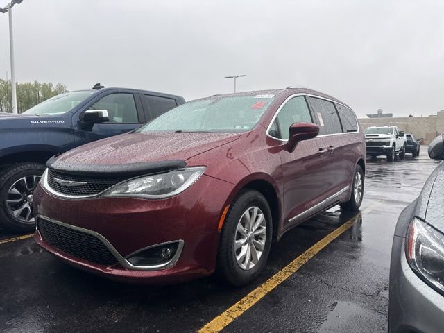 Used 2019 Chrysler Pacifica Touring-L FWD image 1