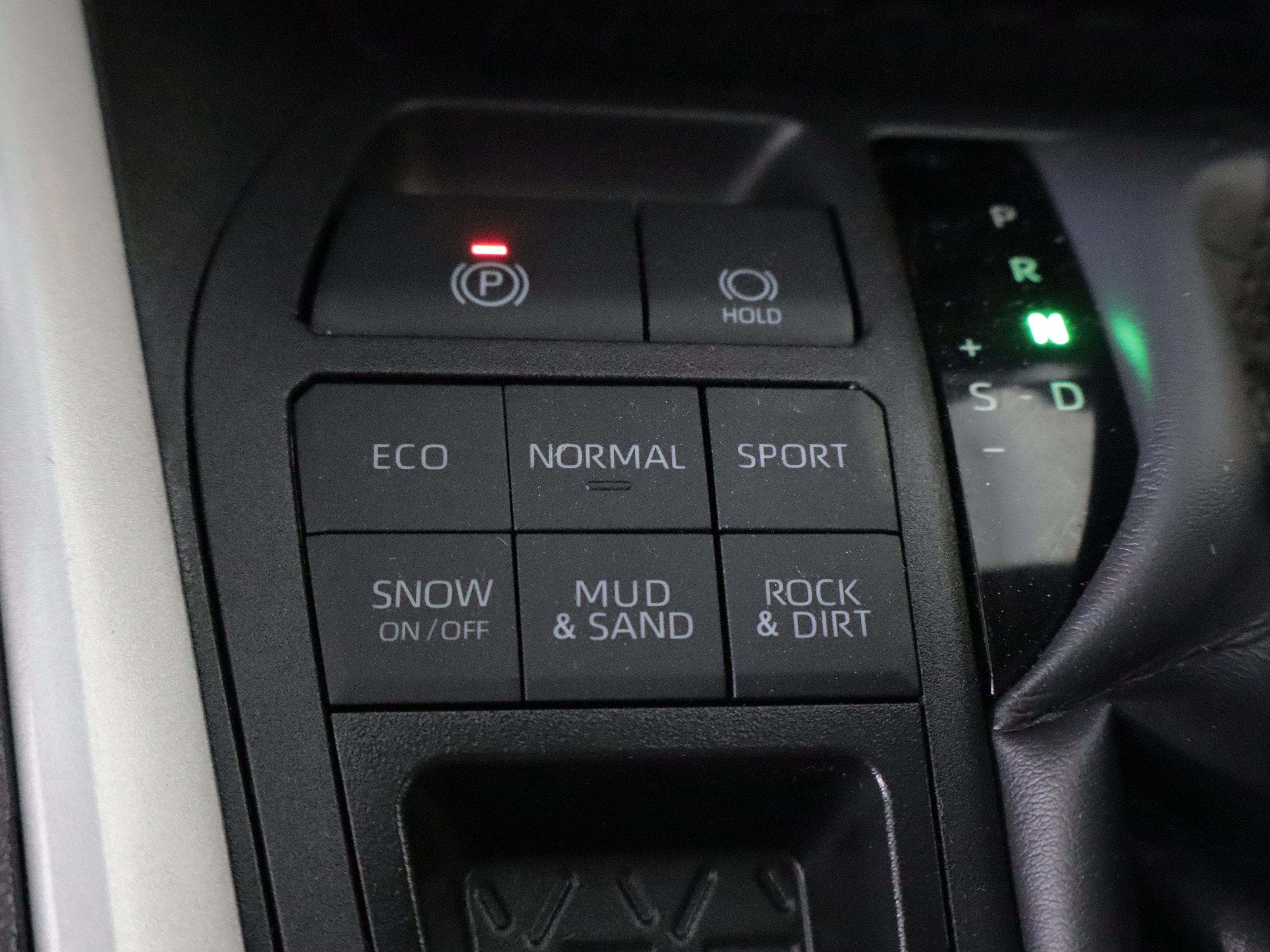Used 2025 Toyota RAV4 XLE AWD/4WD image 18