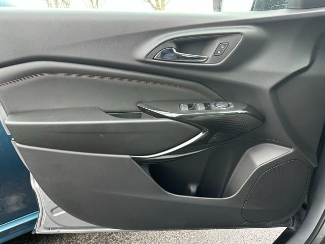 Used 2025 Chevrolet Trax RS w/ Driver Confidence Package image 32