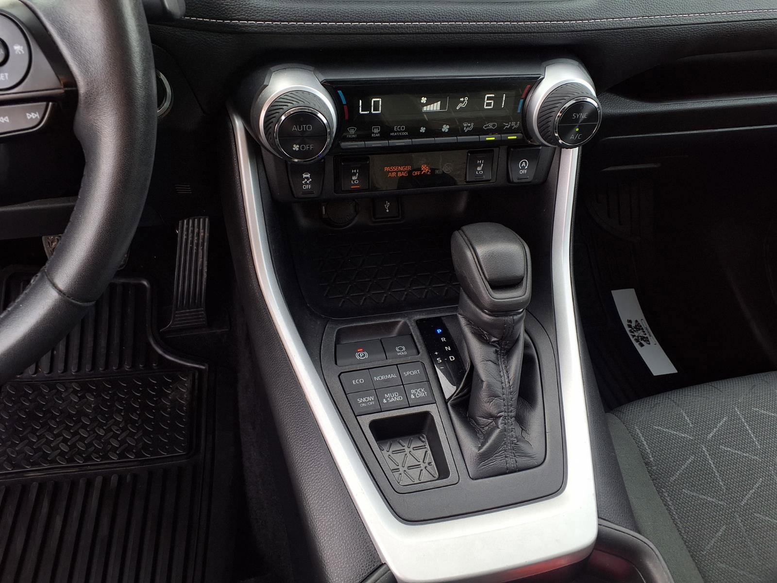 Used 2021 Toyota RAV4 XLE w/ Convenience Package image 10