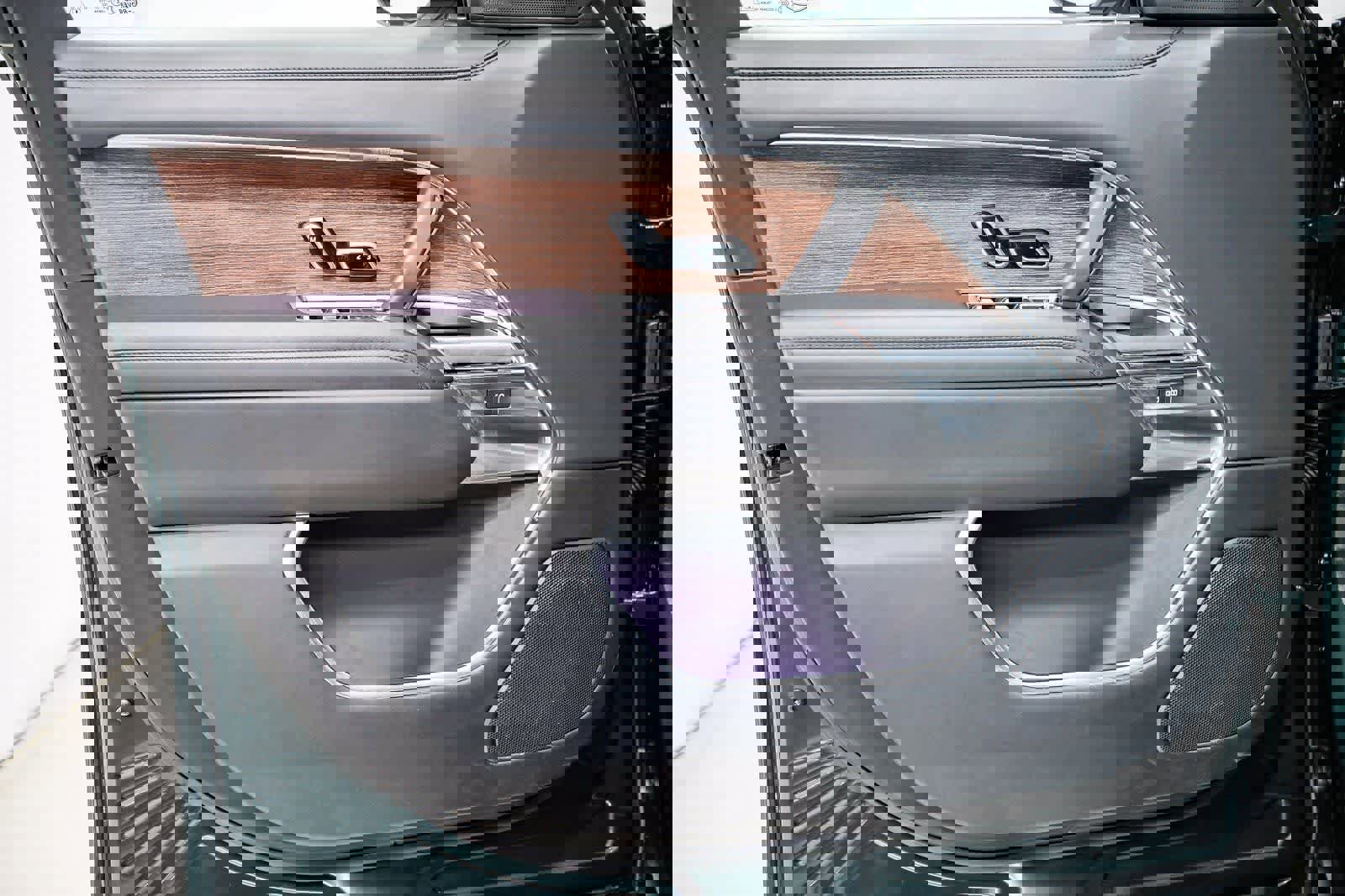 Used 2024 Land Rover Range Rover Long Wheelbase SE image 20