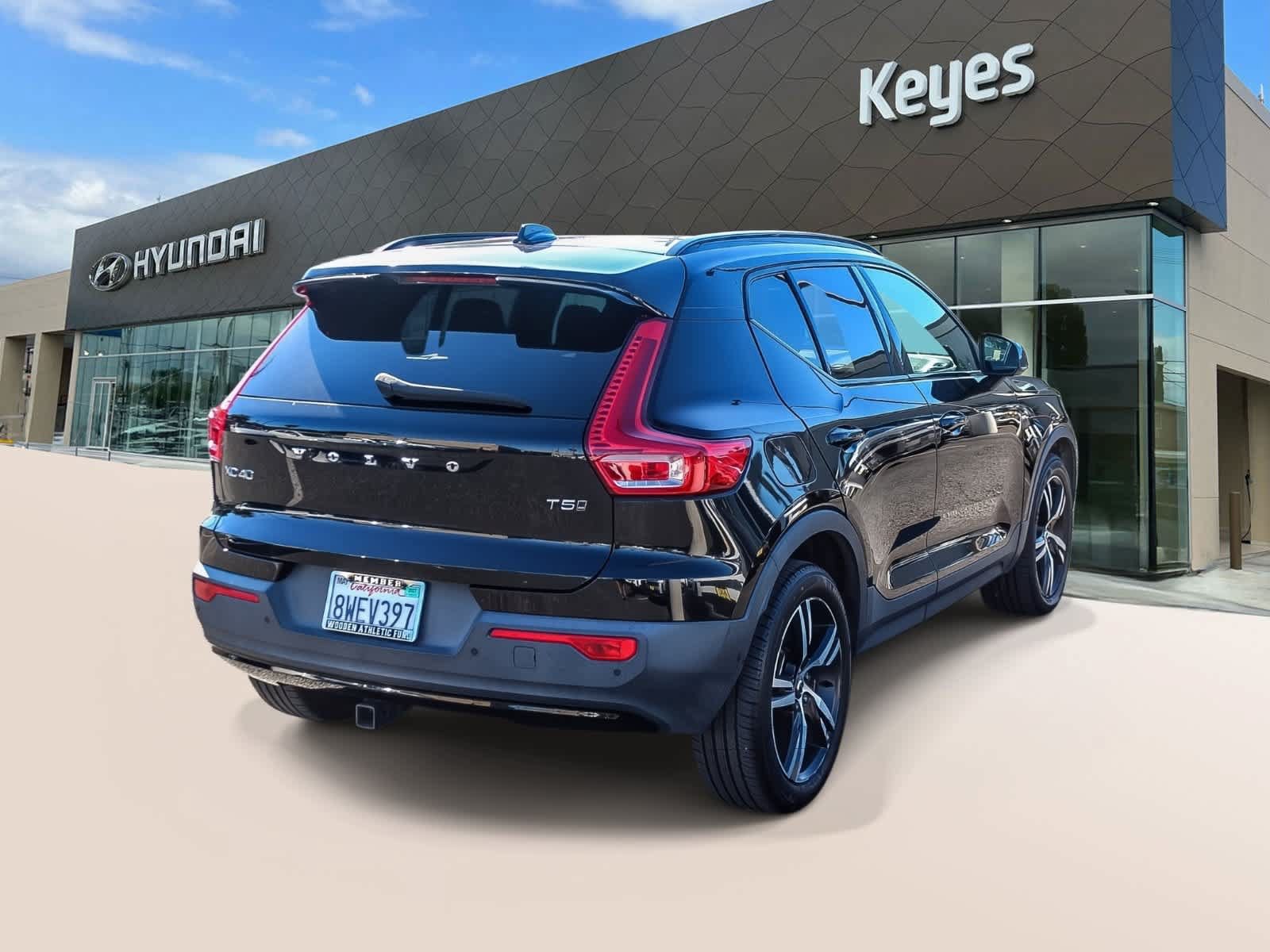 Used 2021 Volvo XC40 T5 R-Design AWD/4WD image 4