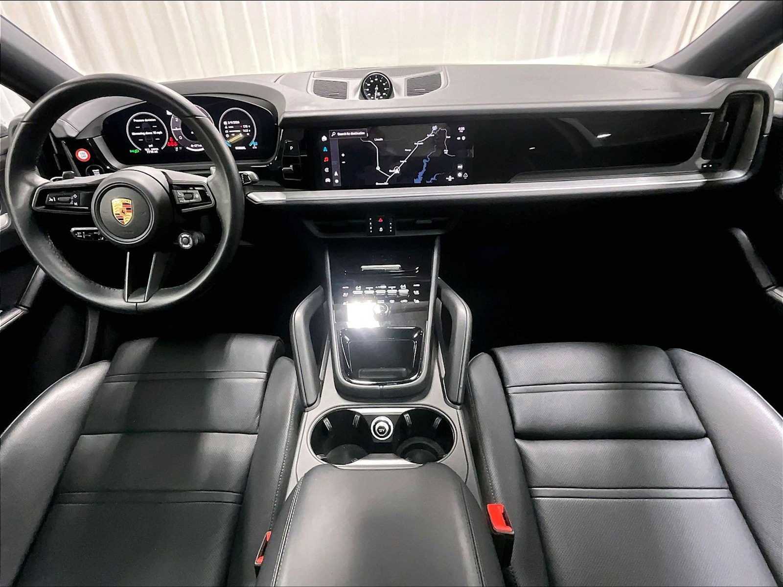 Used 2025 Porsche Cayenne Coupe image 17