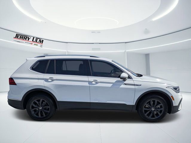 Used 2024 Volkswagen Tiguan SE AWD/4WD image 2