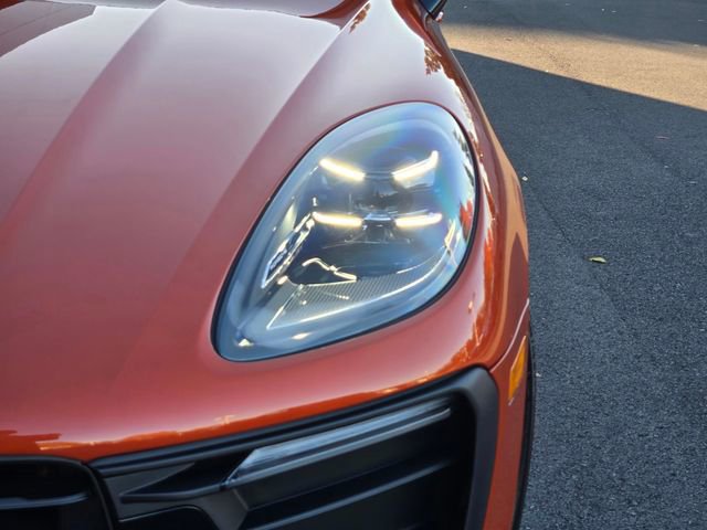 Used 2025 Porsche Macan image 12