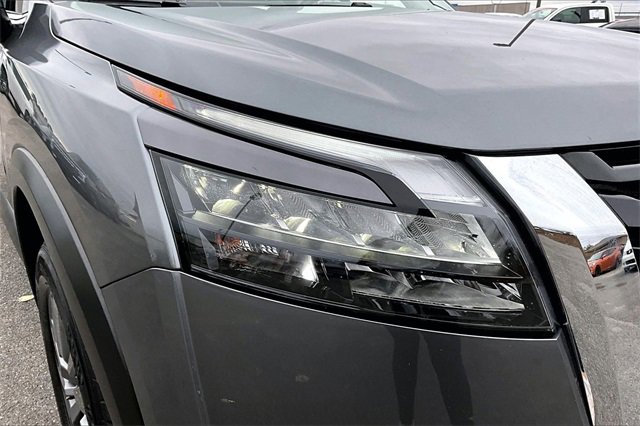 Certified 2025 Nissan Pathfinder SV image 31