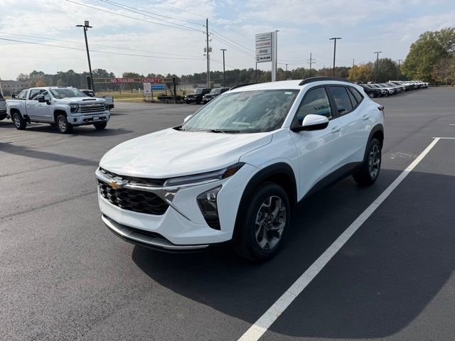 Used 2025 Chevrolet Trax LT w/ LT Convenience Package image 3