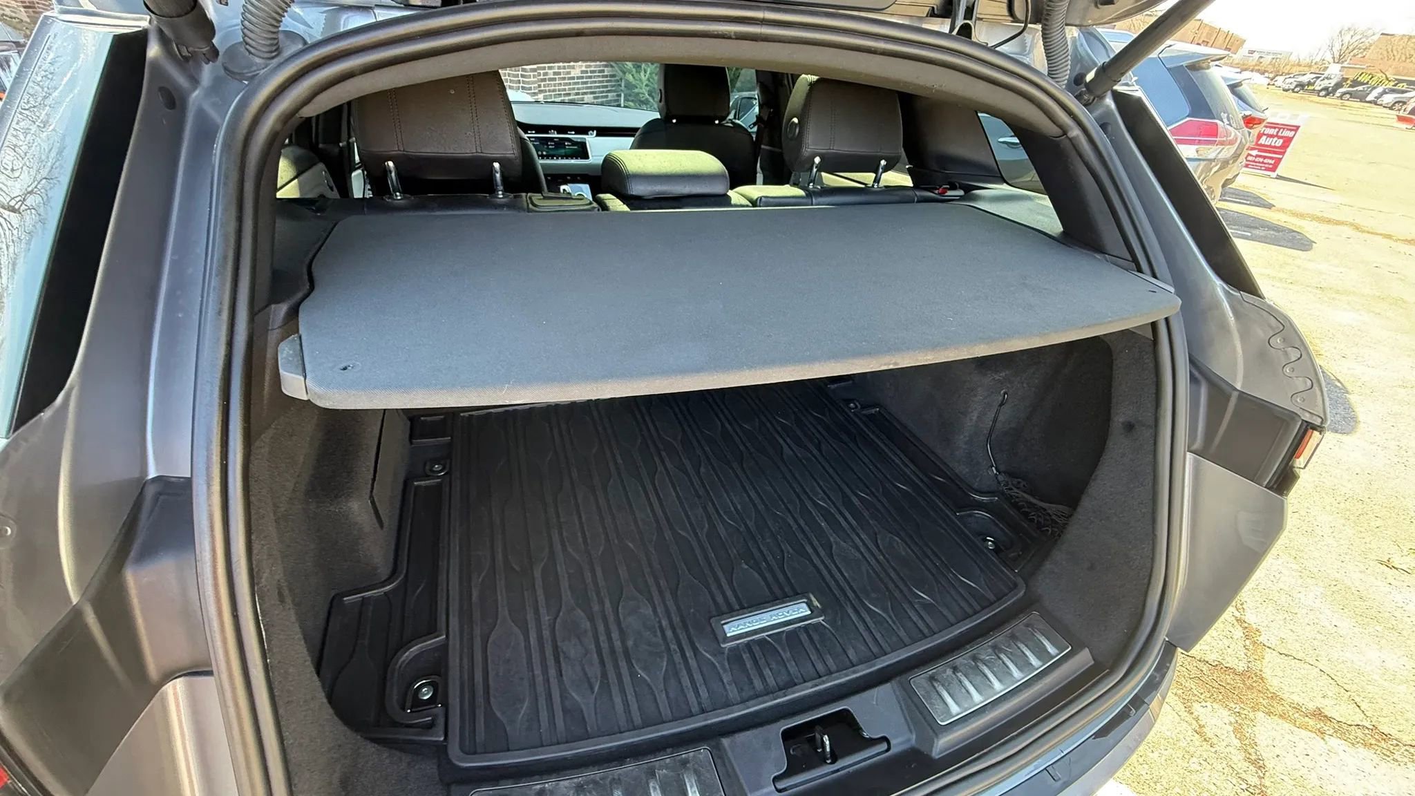 Used 2020 Land Rover Range Rover Evoque R-Dynamic SE image 29