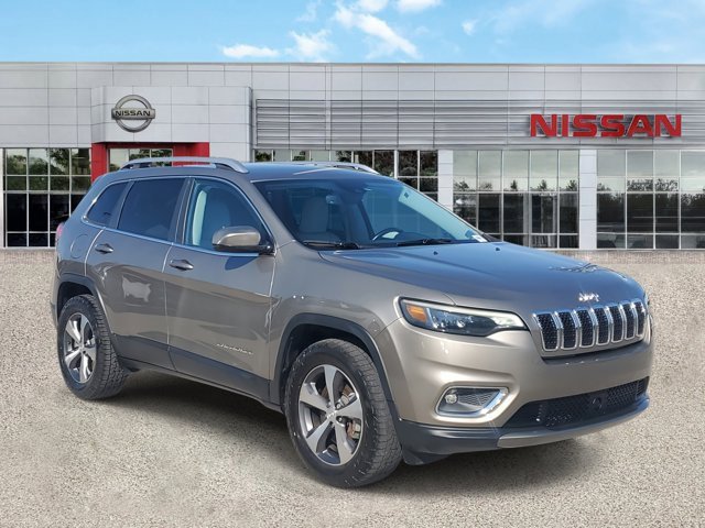 Used 2020 Jeep Cherokee Limited w/ Luxury Group image 2