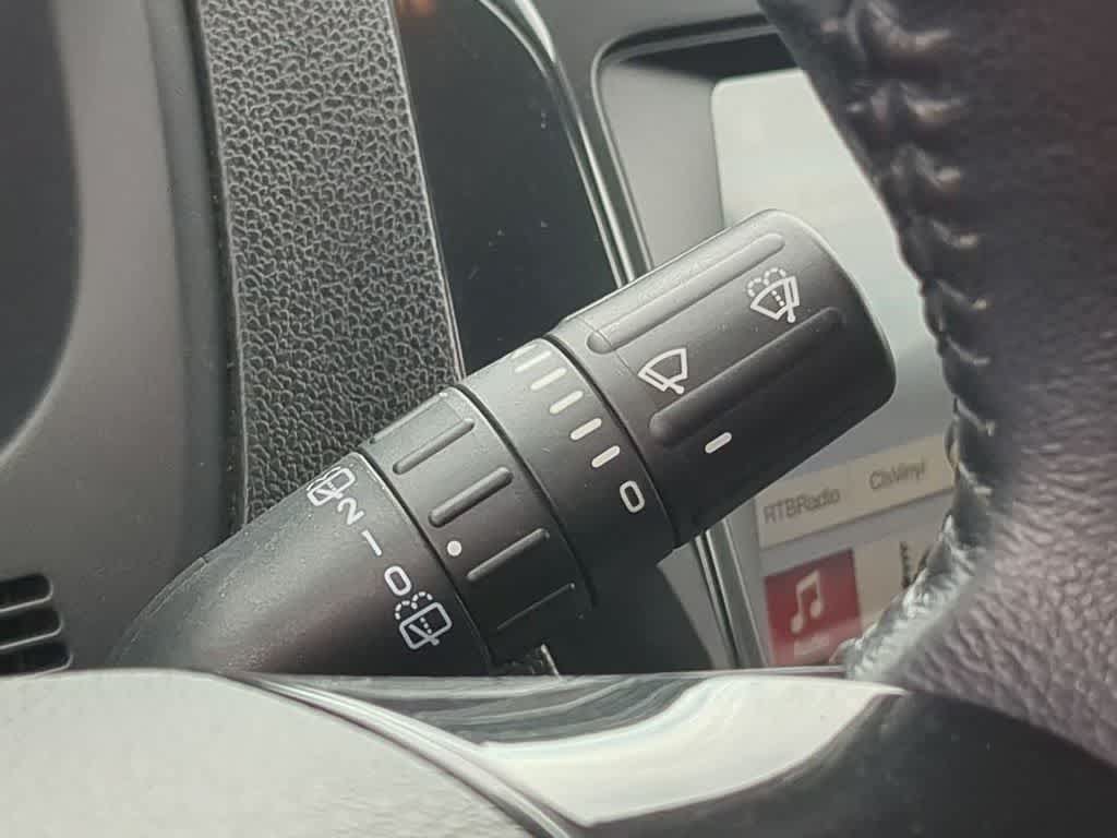 Used 2018 Ford Explorer XLT w/ Equipment Group 202A AWD/4WD image 24