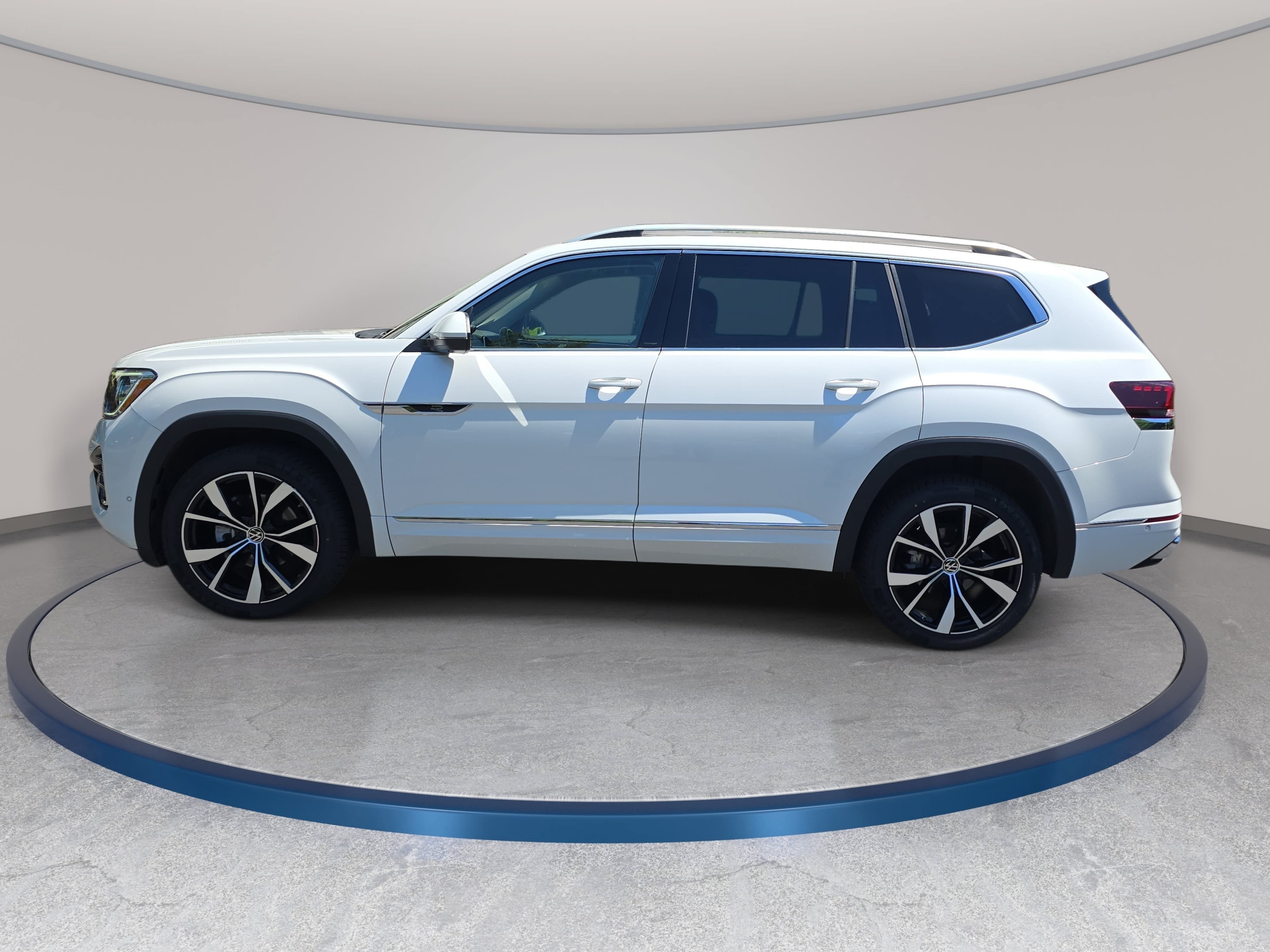 Certified 2024 Volkswagen Atlas SEL Premium R-Line AWD/4WD image 8