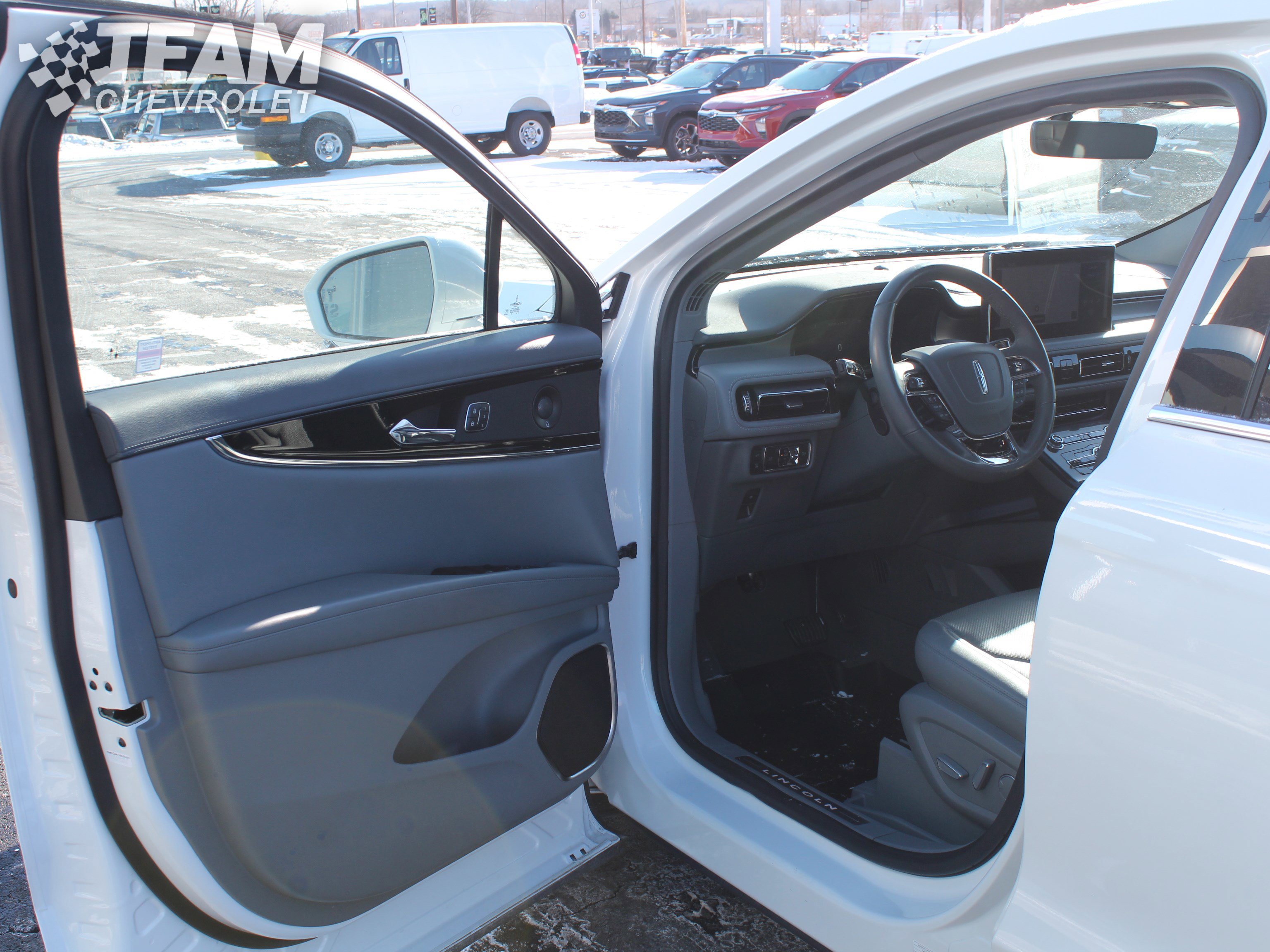 Used 2022 Lincoln Nautilus Reserve image 10