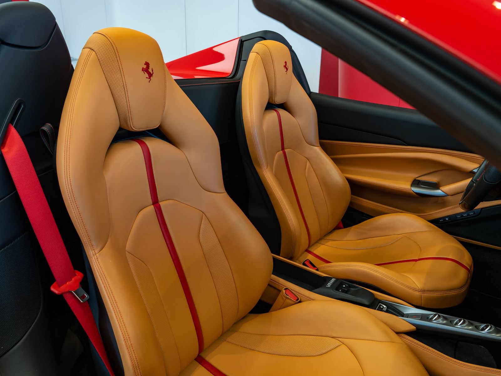 Certified 2021 Ferrari F8 Tributo RWD image 19