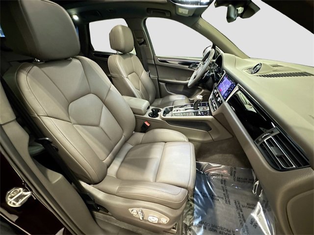 Used 2025 Porsche Macan image 30