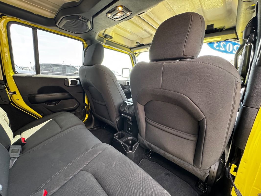 Used 2023 Jeep Wrangler Unlimited Sahara AWD/4WD image 35