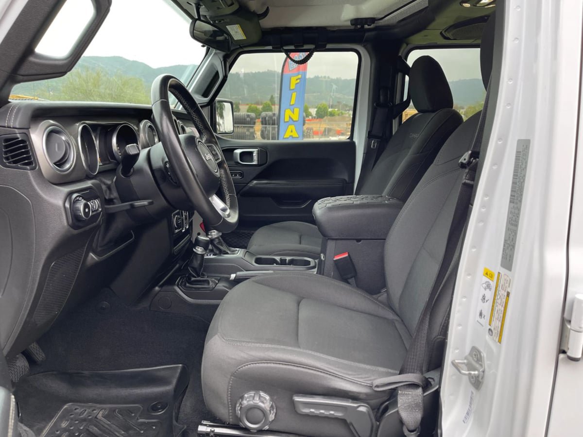 Used 2019 Jeep Wrangler Unlimited Sahara AWD/4WD image 14