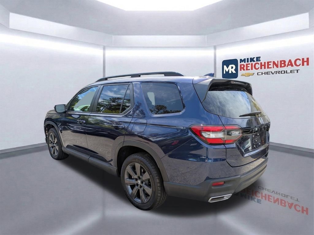 Used 2025 Honda Pilot Sport image 6