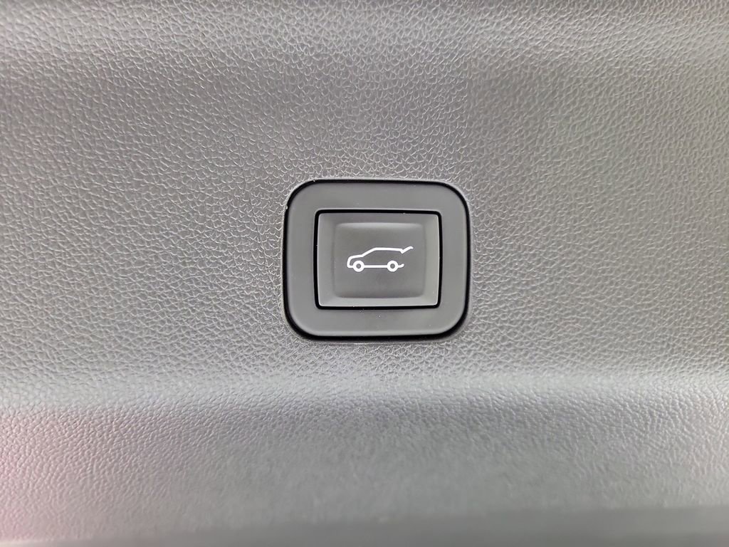 Certified 2026 Cadillac Escalade Sport w/ LPO, Floor Liner Package image 8