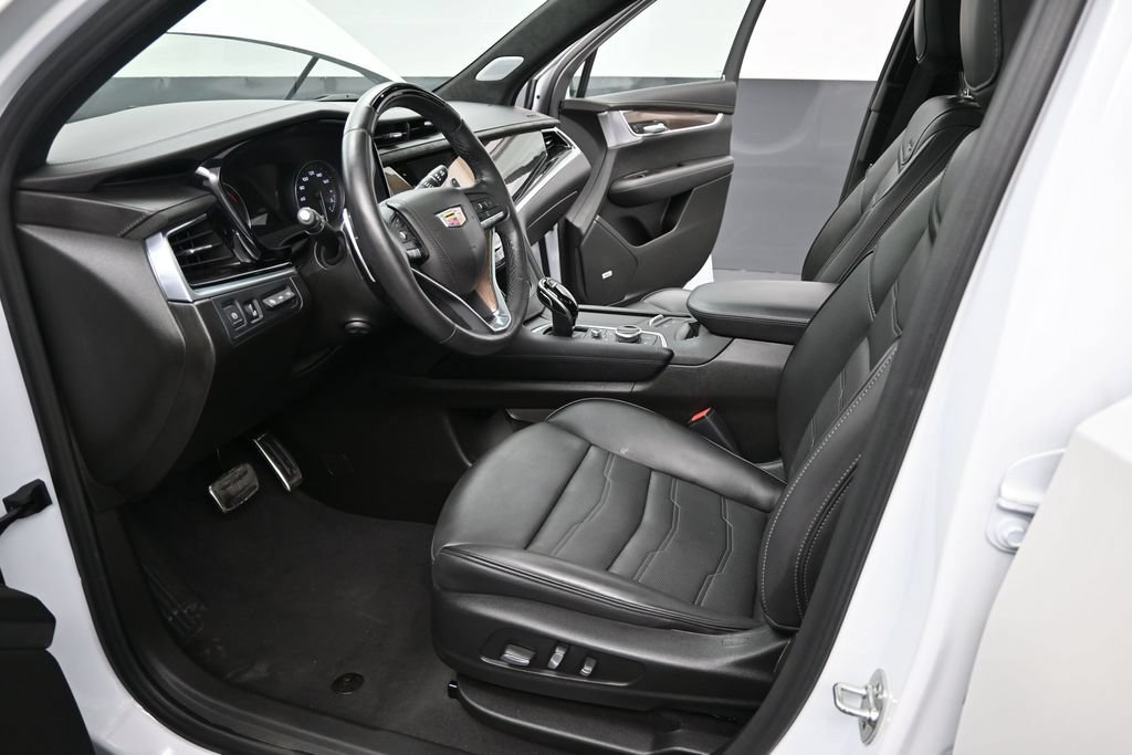 Certified 2025 Cadillac XT6 Sport w/ Platinum Package AWD/4WD image 9