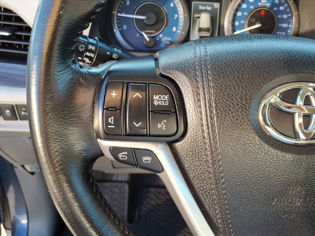 Used 2015 Toyota Sienna XLE w/ XLE Navigation Package FWD image 30
