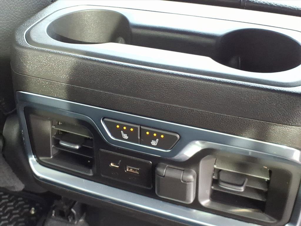 Used 2022 GMC Sierra 3500 Denali w/ Denali Black Diamond Edition image 13