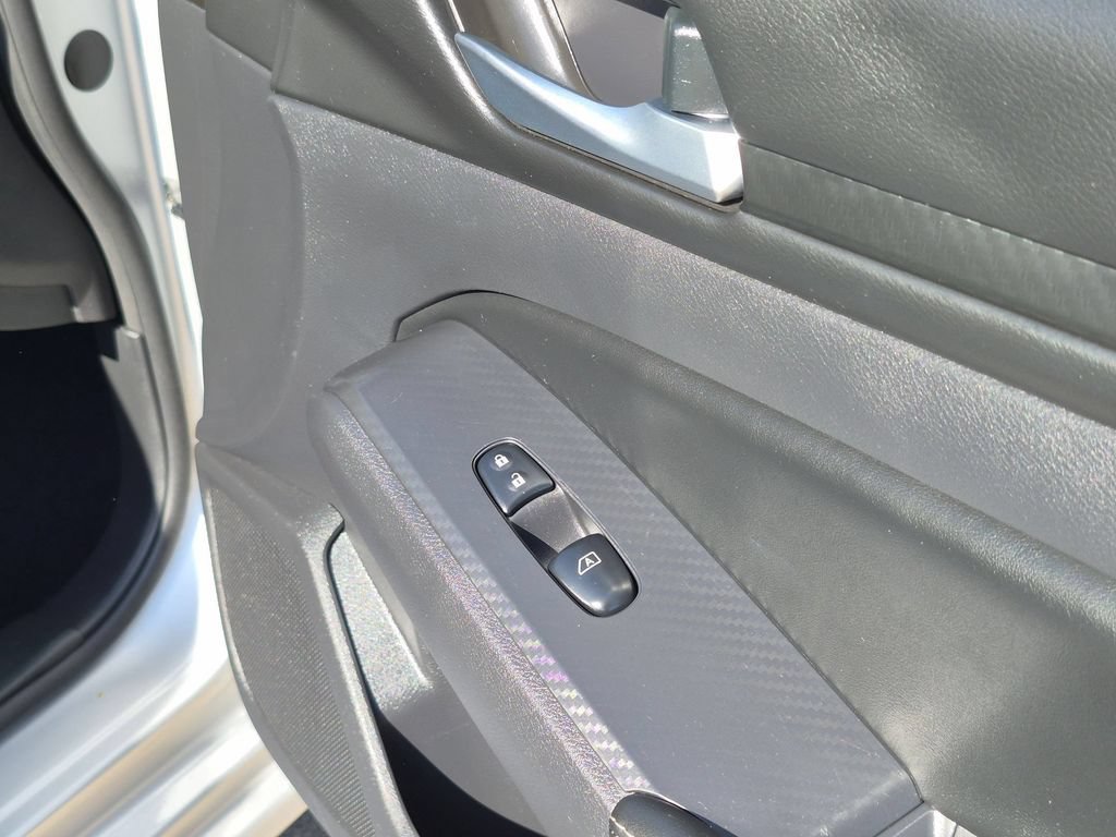 Used 2025 Nissan Altima 2.5 SV FWD image 33