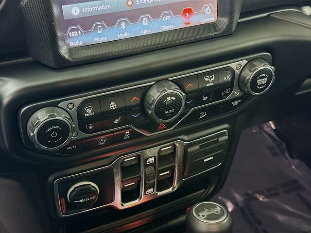 Used 2019 Jeep Wrangler Unlimited Sahara w/ Uconnect 4C Nav & Sound Group AWD/4WD image 16