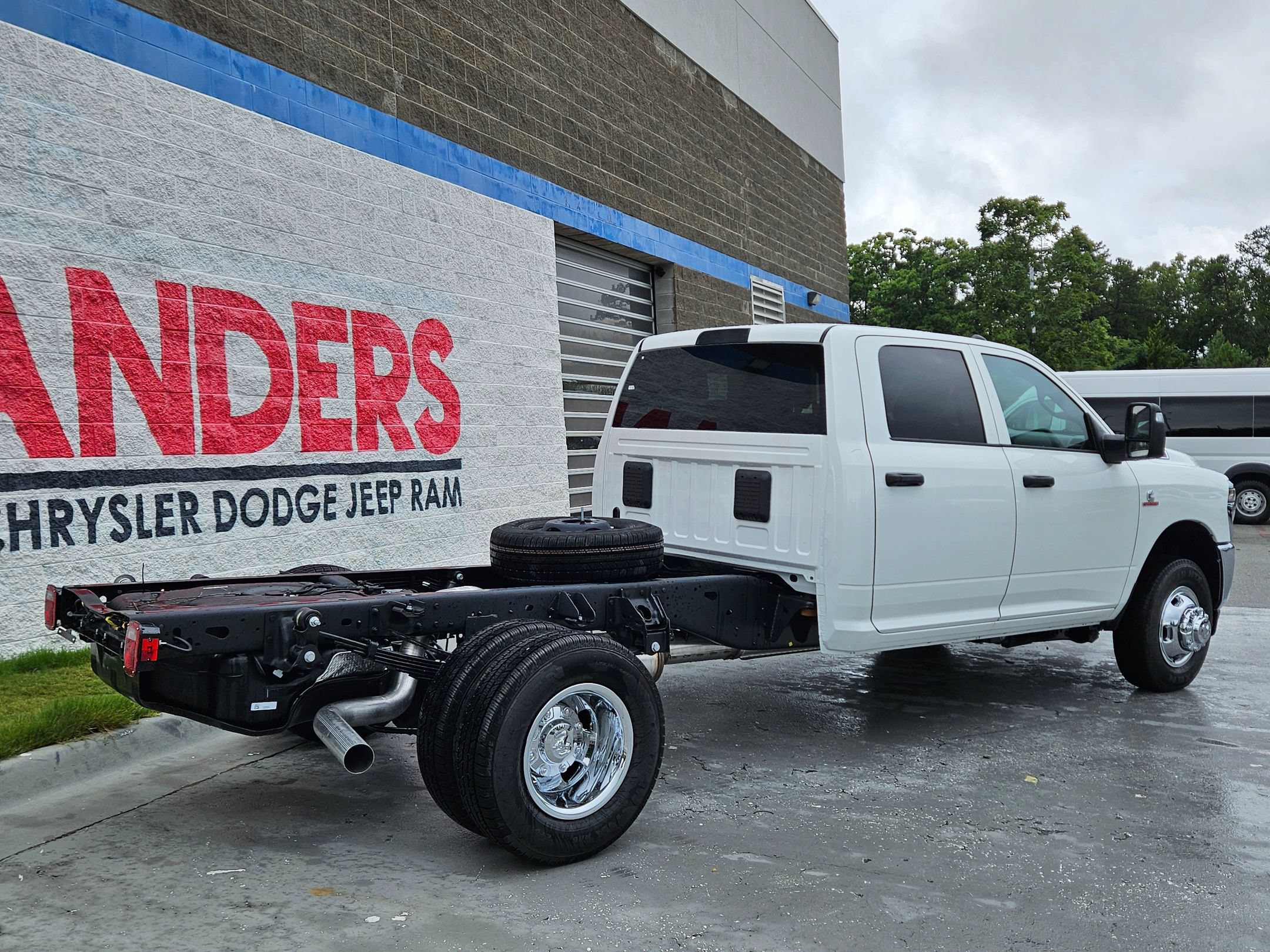 New 2026 RAM 3500 Tradesman w/ Chrome Appearance Group A AWD/4WD image 7