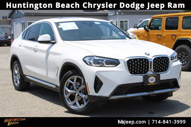 Used 2025 BMW X4 xDrive30i AWD/4WD image 1
