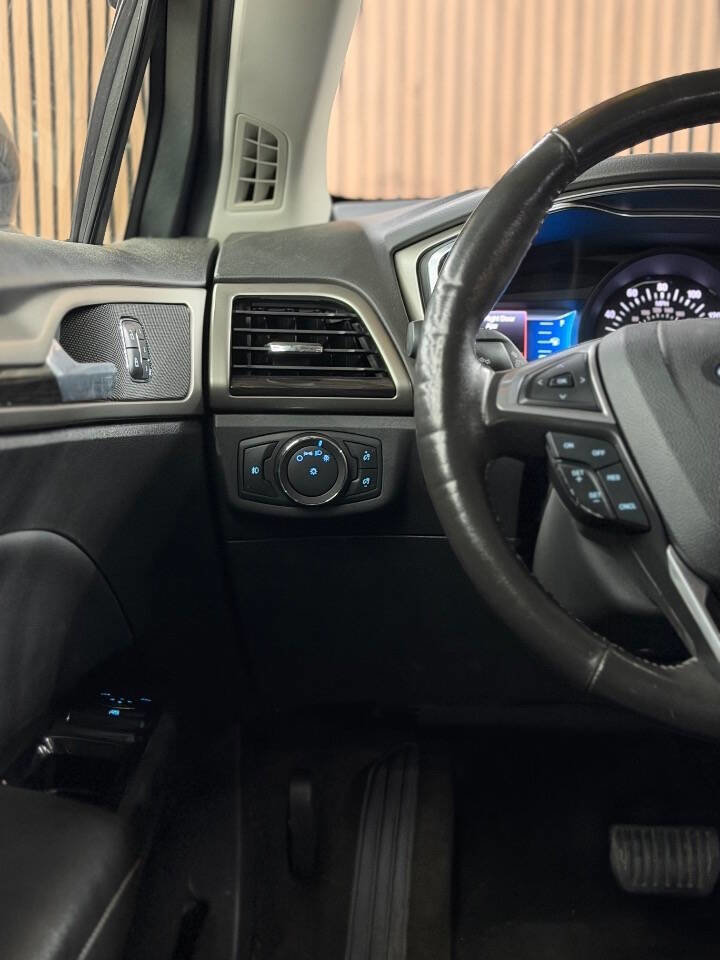 Used 2013 Ford Fusion SE FWD image 12