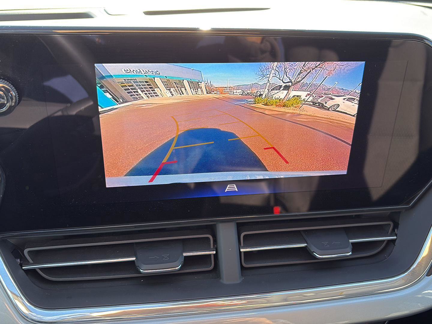 Used 2025 Chevrolet Trax LT w/ LT Convenience Package image 19