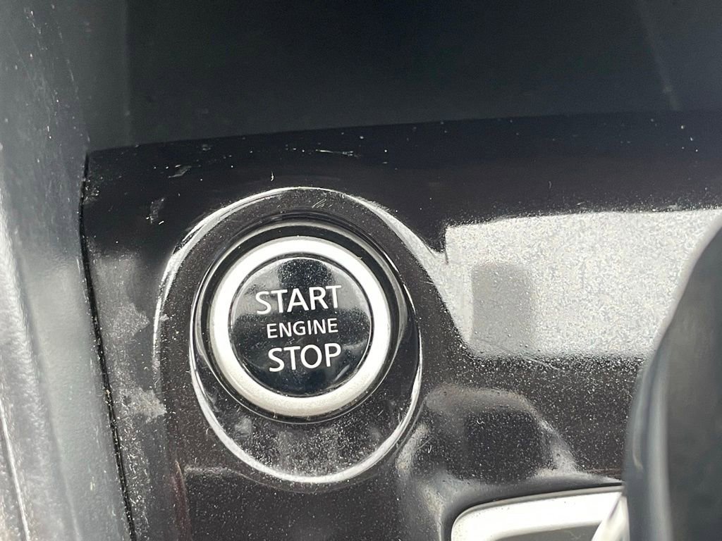 Used 2021 Nissan Versa SV FWD image 25