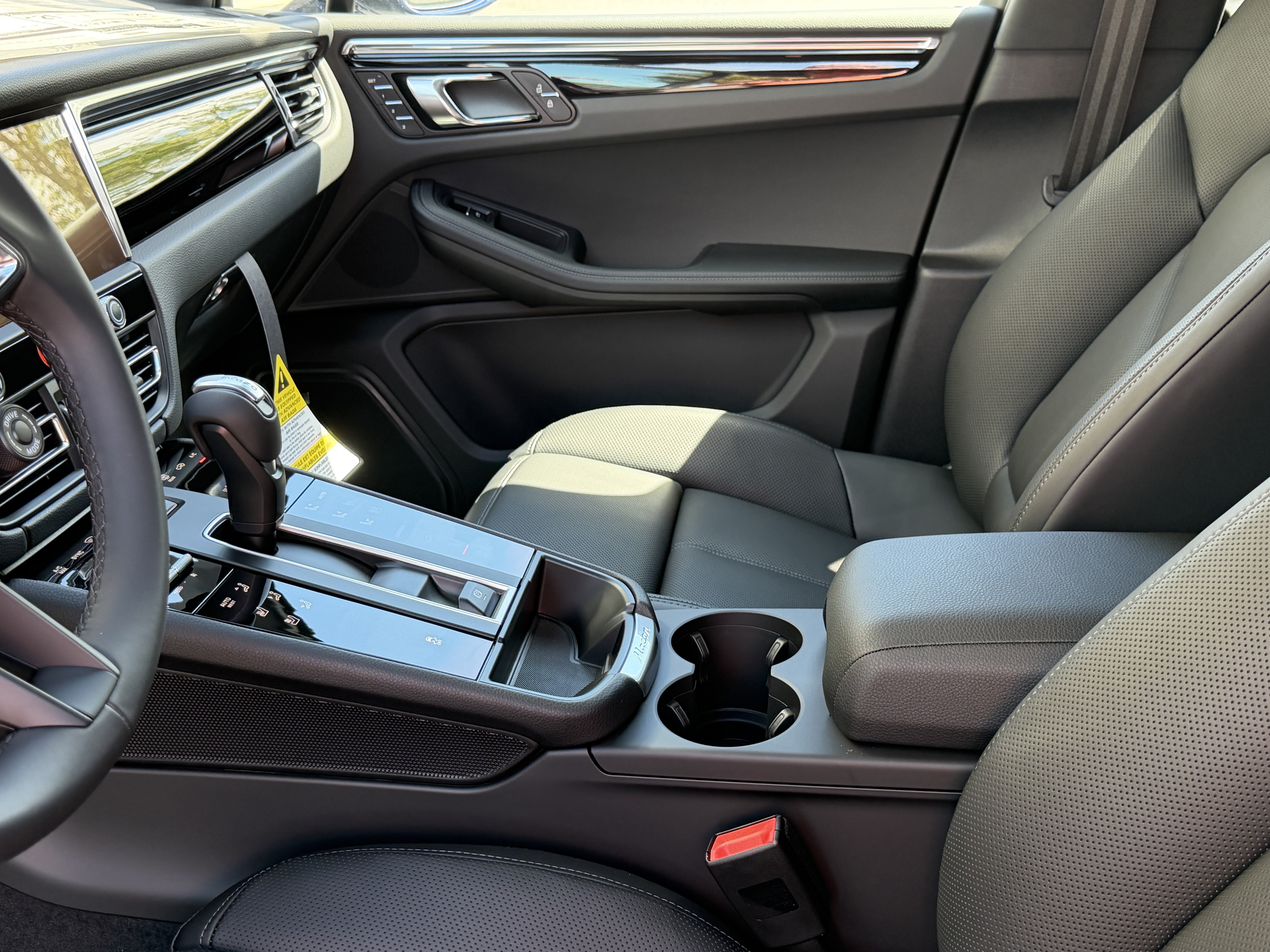 New 2026 Porsche Macan AWD/4WD image 18