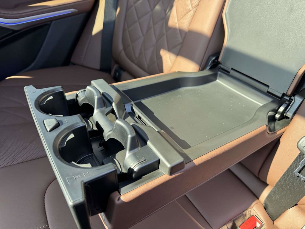 Used 2024 BMW X5 sDrive40i w/ M Sport Package image 34