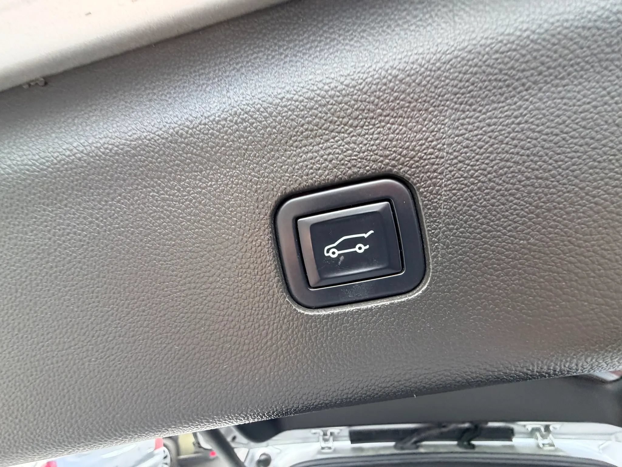 Used 2022 Buick Enclave Premium w/ Surround and Sites Package AWD/4WD image 31