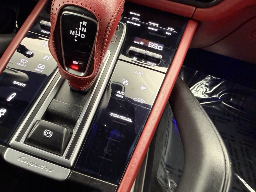 Used 2019 Porsche Cayenne S image 34