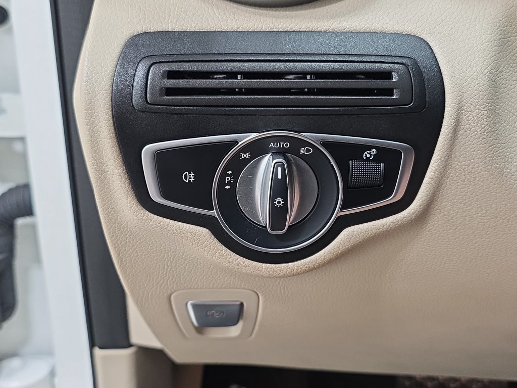 Used 2022 Mercedes-Benz GLC 300 4MATIC image 26
