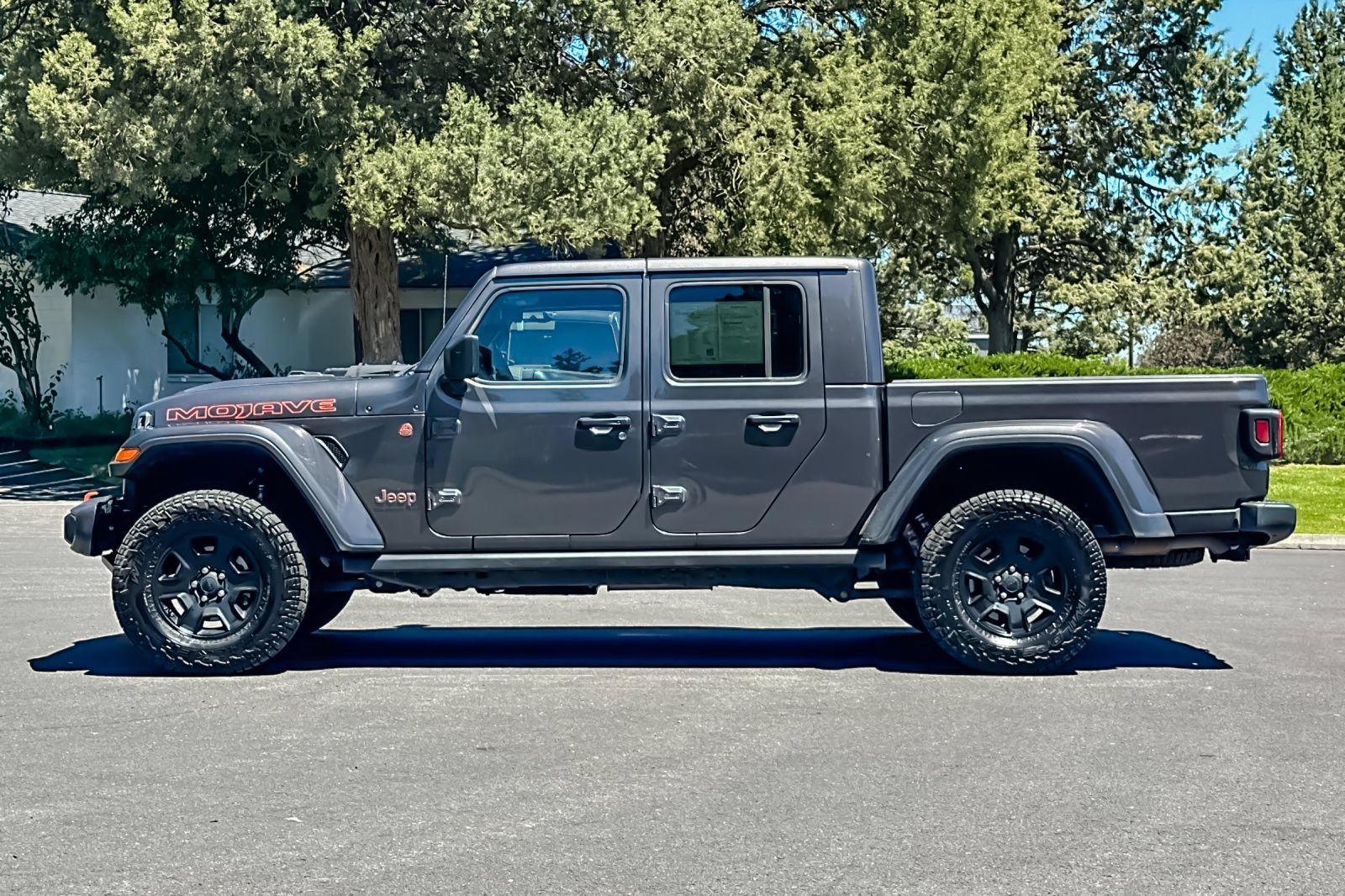 Used 2022 Jeep Gladiator Mojave w/ Trailer Tow Package AWD/4WD image 8