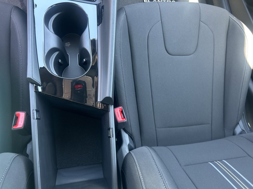 New 2025 Hyundai Elantra SEL image 19