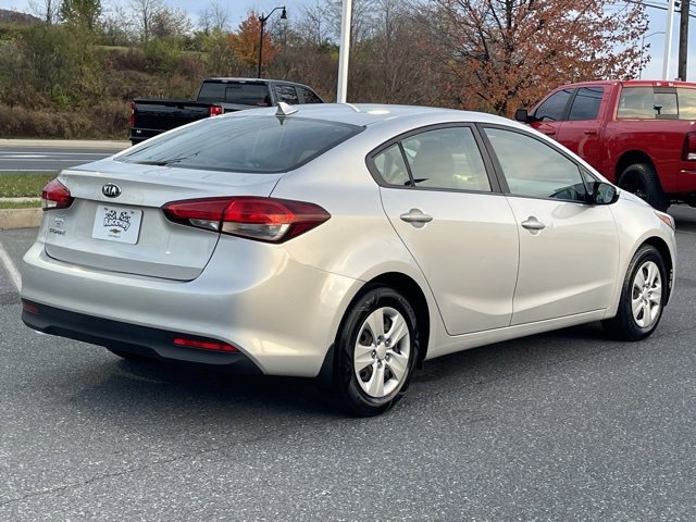 Used 2017 Kia Forte LX image 9