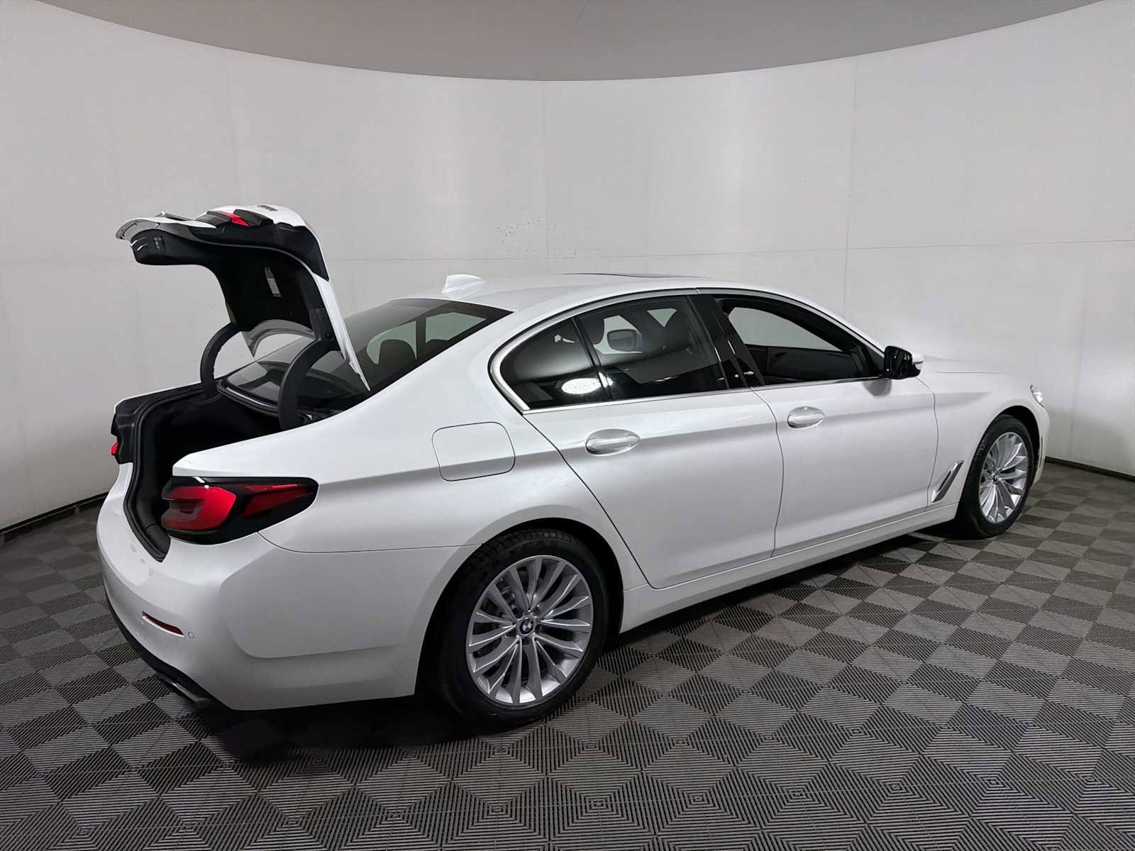 Certified 2023 BMW 530i xDrive w/ Premium Package image 24